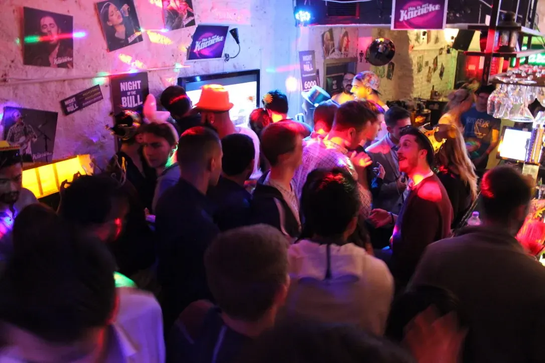 Parallel Bar, Küçük Beyoğlu — Yazı Tura Barcade'dan önce 7–8 yıl boyunca evimiz